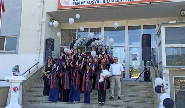 Devrek'te İmam Hatiplilerden mezuniyet sevinci