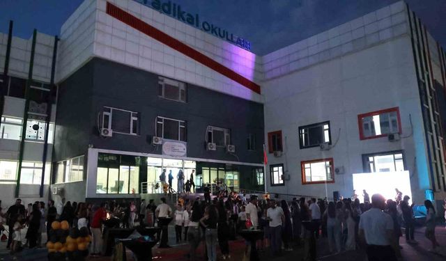 Diyarbakır'da 8'inci sınıf öğrenciler kep attı