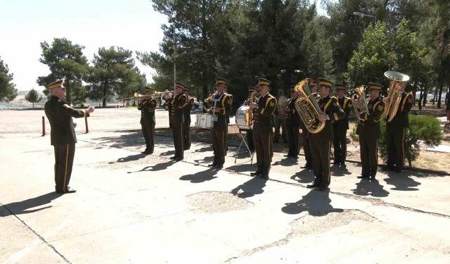 Diyarbakır'da Kara Kuvvetlerinin 2235'inci kuruluş yıl dönümü kutlandı