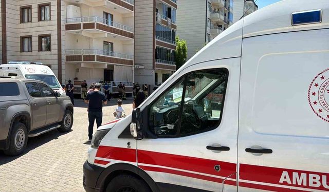 Diyarbakır'da klimadan çıkan kıvılcım daireyi küle çevirdi
