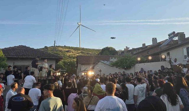 Dünyaca ünlü DJ Mahmut Orhan köyünde konser verdi