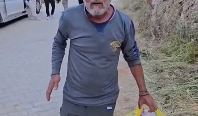 Duyarlı vatandaş piknik alanındaki çöpleri elleriyle topladı