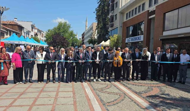 Edirne'de Hayat Boyu Öğrenme Haftası kutlandı: Kursiyerler 1 yıllık emeklerini görücüye çıkardı