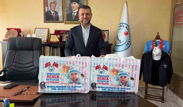 Eğil Belediyesi'nden yenidoğan bebeklere hediye