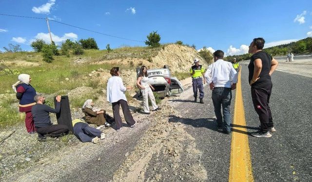 Elazığ'da otomobil takla attı: 3 yaralı