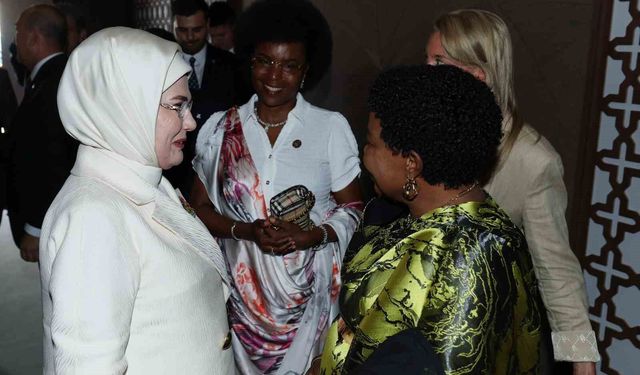 Emine Erdoğan: 'Sıfır Atık Forumu'nu insanlık ailesinin ortak bir ideal etrafında kenetlendiği tarihi bir buluşma olarak görüyoruz'