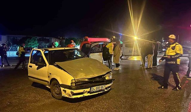 Erzincan'da 2 aracın çarpıştığı kazada 5 kişi yaralandı