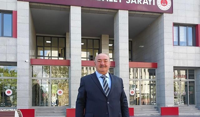 Erzurum Adliyesi'nde vefa dolu veda: 45 yıllık hizmetin ardından emekliye ayrıldı
