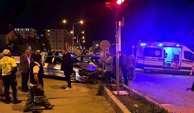 Erzurum'da trafik kazası: 2 kişi yaralandı