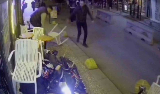 Eskişehir'in en sosyal sokaklarından birinde kaza ve gürültü eksik olmuyor