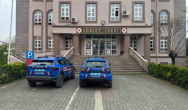 Eve kurduğu sistemle kenevir yetiştiren 2 şüpheli yakalandı