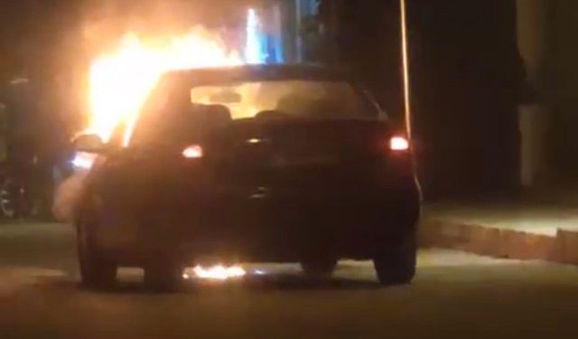 Gaziantep'te seyir halindeki otomobil alev aldı