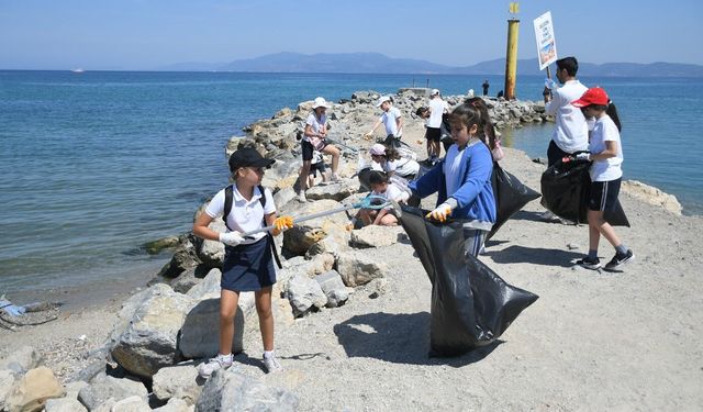 Geleceğin çevre gönüllüleri Kuşadası Belediyesi'nin etkinliğinde buluştu
