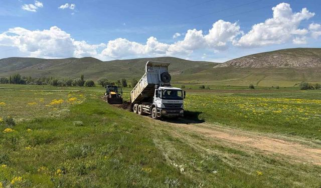 Gökçedere'nin arazi yollarında çalışmalar devam ediyor