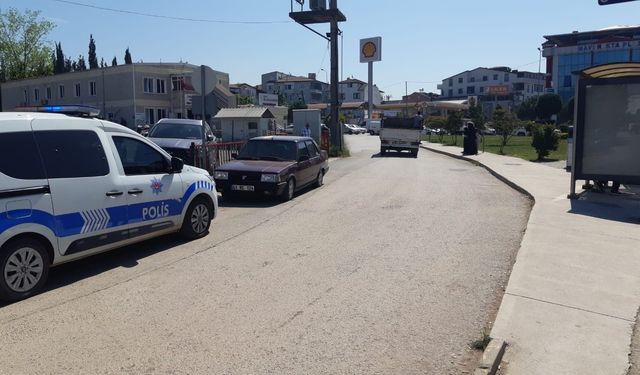 Hastane önünde tartıştığı kadını bıçakladı
