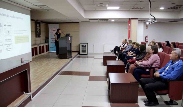 Hastane personeline 'Cilt Kanseri Farkındalık Eğitimi' verildi