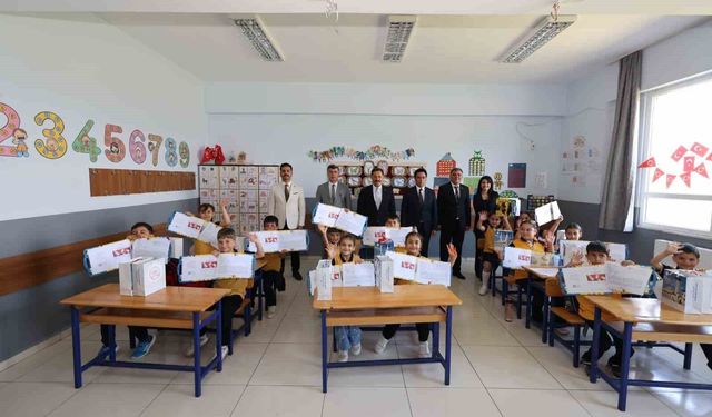 Hatay'da 368 bin 320 öğrenci karne heyecanı yaşadı