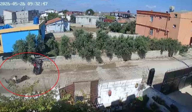 Hatay'da motosikletle tek teker yapan gençlerin duvara çarptığı anlar kamerada