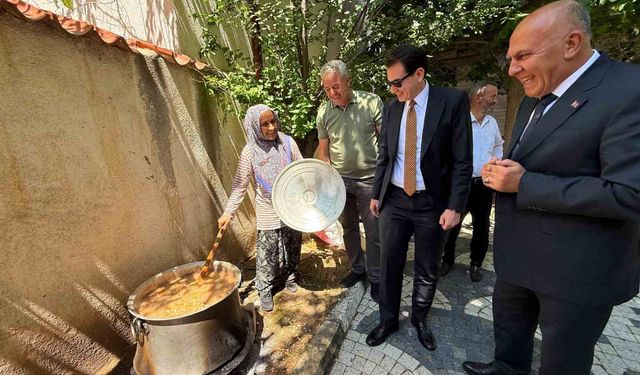 Hisarcık Şehitler Mahallesi'nde gözleme hayrı ve aşure ikramı