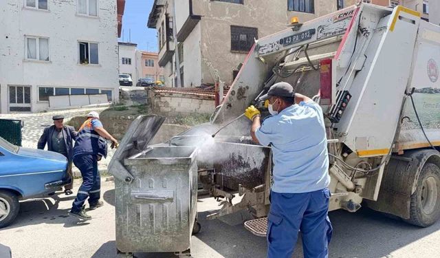 Hisarcık'ta çöp konteynerlerinde temizlik ve dezenfeksiyon çalışması