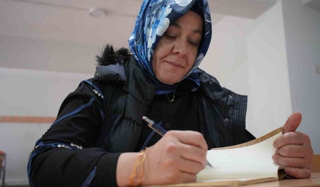 İki çocuk annesi, kızının 'yapabilirsin' sözüyle üniversiteli oldu
