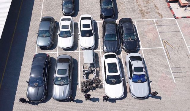 İzmir merkezli 6 ilde lüks araç operasyonu: 30 milyon liralık vurgun