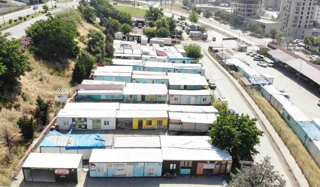 Kahramanmaraş'ta esnafa verilen konteynerler kaldırılmaya başlandı