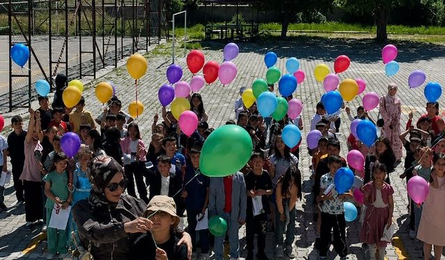Kanseri yenen Furkan'a karne günü duygulandıran sürpriz