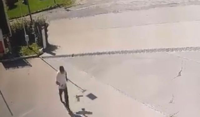 Kargadan kaçarken taklalar attı, o anlar kamerada
