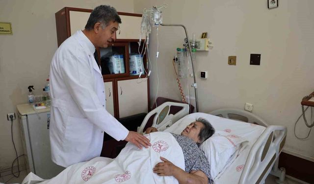 Karnından 40 kilogram kitle çıkarıldı