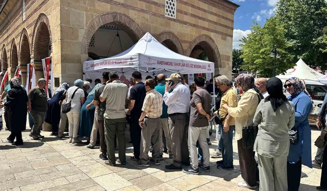 Kastamonu'da binlerce vatandaşa aşure ikramı
