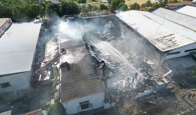 Kauçuk fabrikasındaki yangın 3 saatlik çalışmayla kontrol altına alındı
