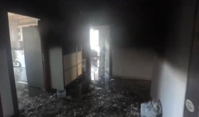 Klimadan çıkan kıvılcım evi küle çevirmişti: Yanan ev ve söndürme çalışmaları kamerada