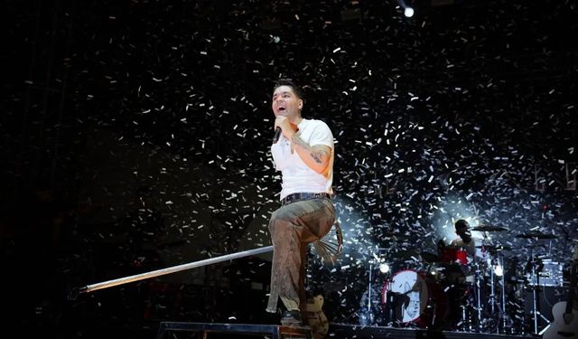 Koçarlı'da çam fıstığı festivali konserle sona erdi