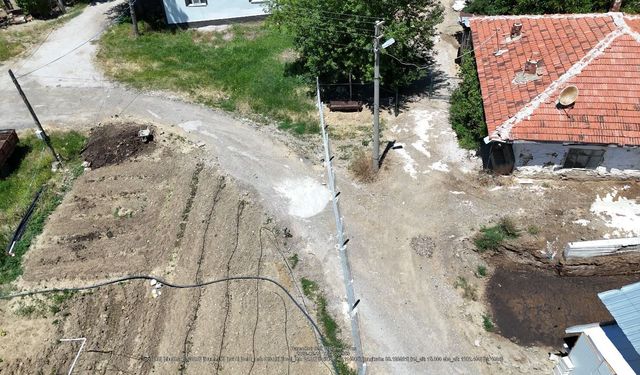 Komşunun kurduğu çitlerden dolayı evine gidecek yol kalmadığını iddia etti