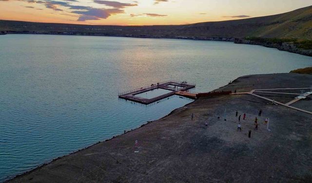 Konya'nın doğal plajlarından Acıgöl ilgi çekiyor