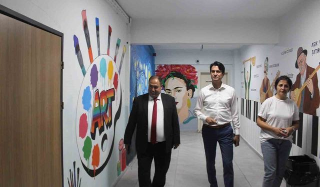 Köyceğiz'de okul duvarları renklendirildi