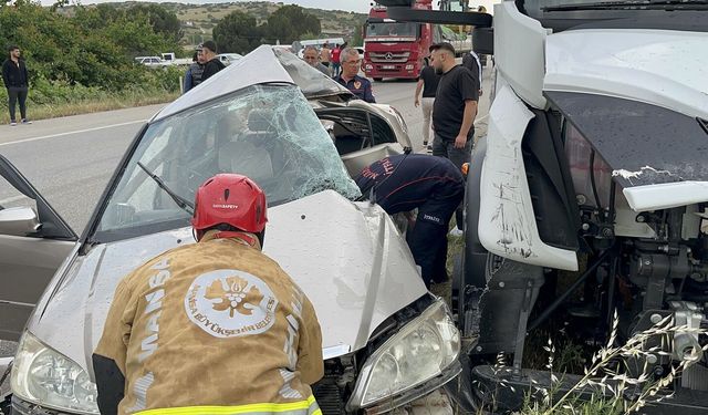 Kula'da otomobil ile tır çarpıştı: 1 ağır yaralı
