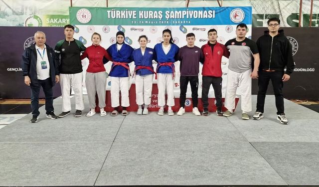 Kütahya Belediyespor'dan Türkiye Kuraş Şampiyonası'nda çifte başarı