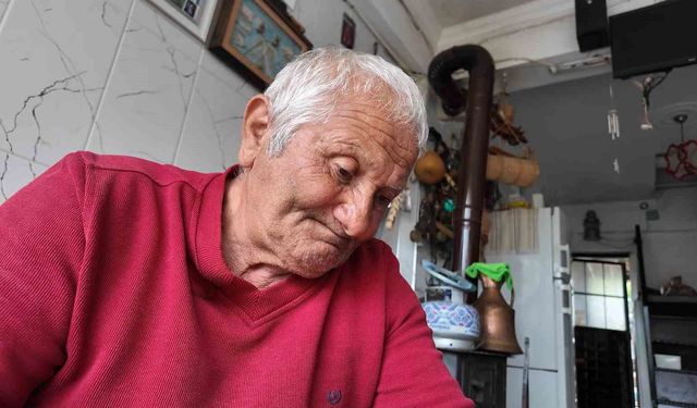 Kütükten sadece bir keser ile ürettikleri hobisi oldu