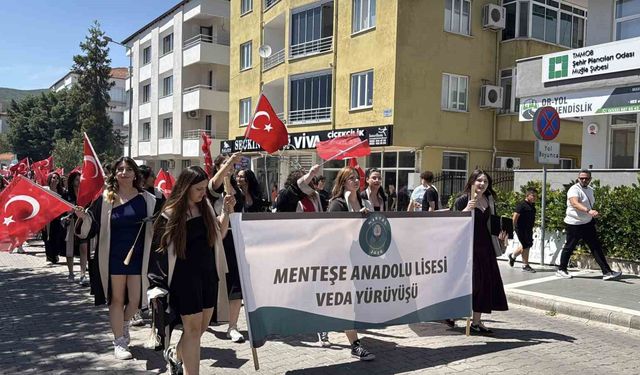 Menteşe Anadolu Lisesi'nde 3. Geleneksel Veda Yürüyüşü gerçekleşti