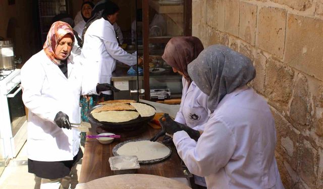 Midyat'ta kadın girişimciler el emekleri ile yöresel ürünleri tanıtıyor