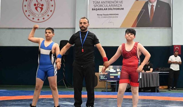Minikler minderde kozlarını paylaştı