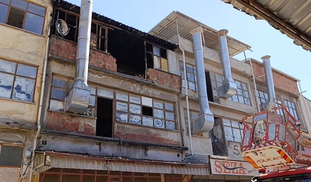 Mobilya imalathanesinde korkutan yangın