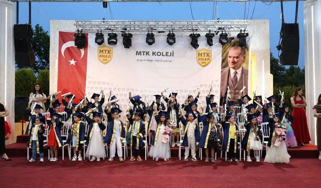 MTK Koleji'nde hem mezuniyet hem karne heyecanı