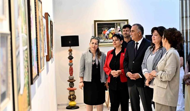 Muratpaşa'da 'Zamansız Motifler' sanatseverlerle buluştu