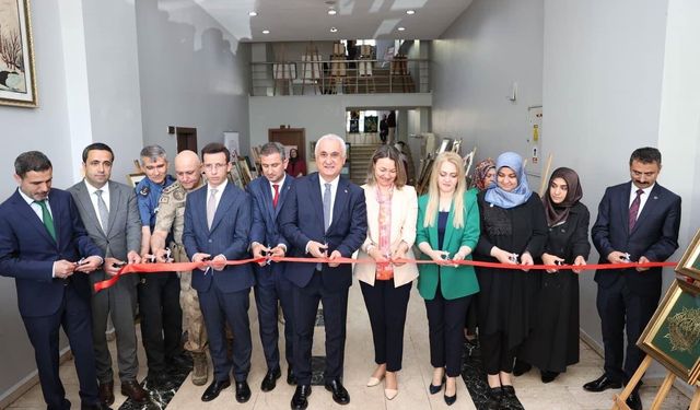 Muş'ta 'Hayat Boyu Öğrenme Haftası' sergisi açıldı