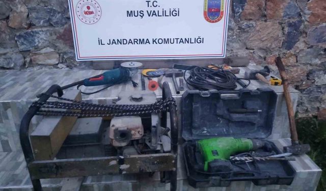 Muş'ta kaçak kazı operasyonu: 3 şüpheli gözaltına alındı