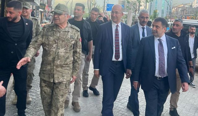 Orgeneral Metin Tokel'den Yüksekova'ya sürpriz ziyaret
