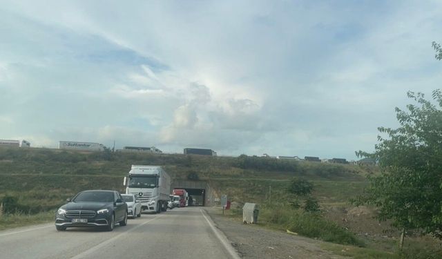 Osmaniye'de 6 ağır tonajlı aracın karıştığı kazada 2 kişi yaralandı